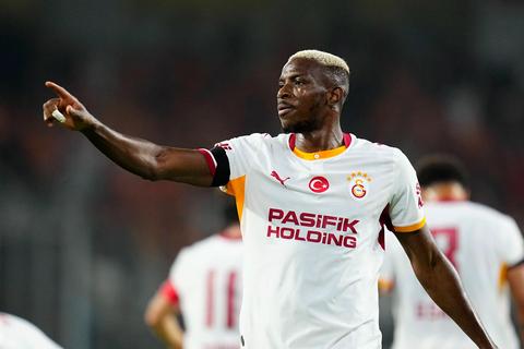 Victor Osimhen in Galatasaray white kit