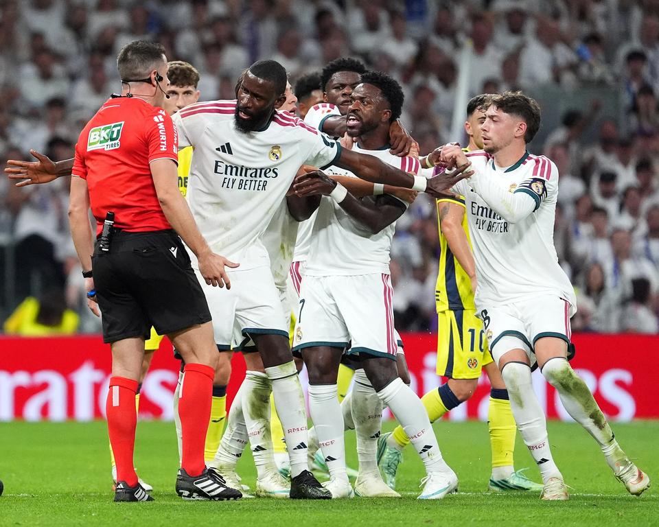 Real Madrid players arguing with referee