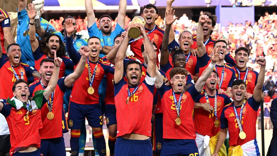 Spain national football team celebrating