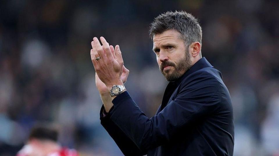 manager clapping