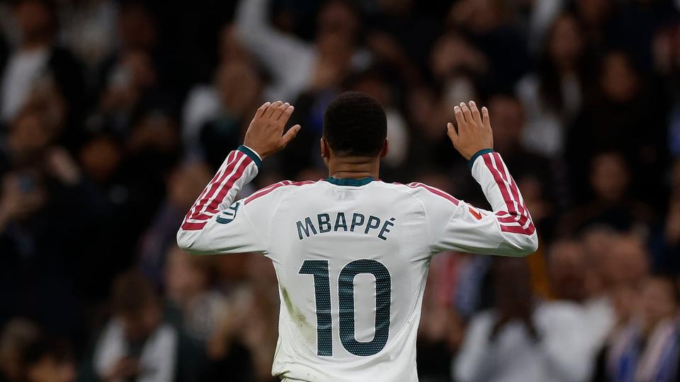 footballer from behind showing name MBAPPE