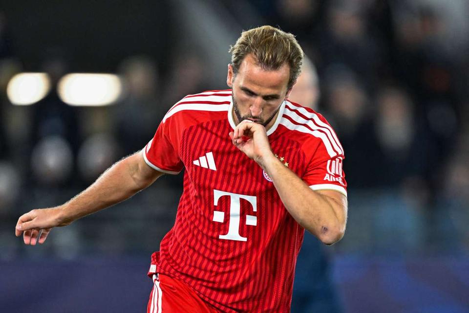 Bayern player in red, head down, hand to mouth.