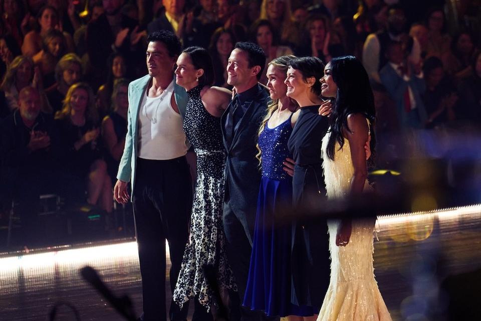 cast of 10 Things I Hate About You on DWTS stage